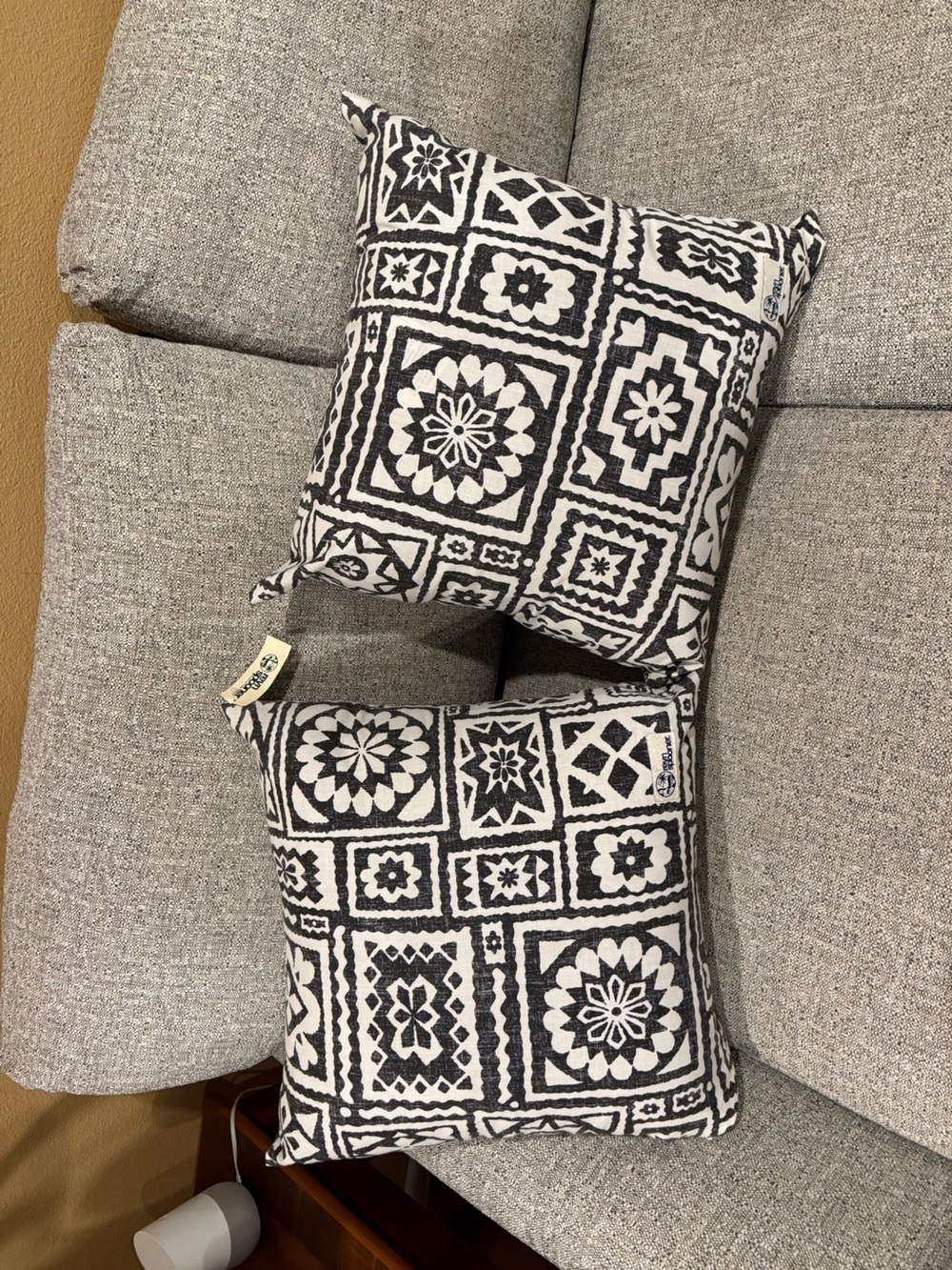 Reyn Spooner pillowcases, set of 2. Black and white.